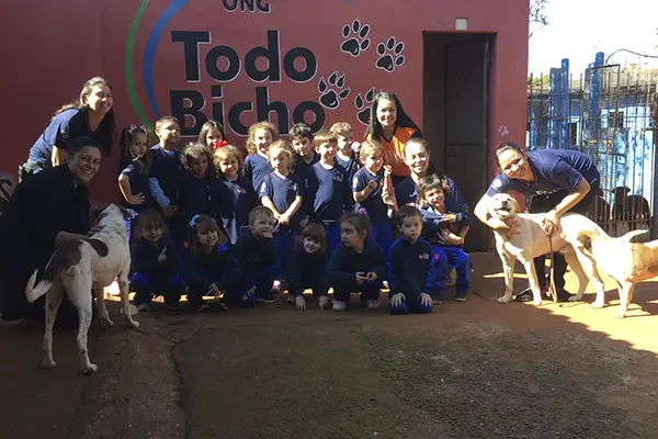 foto-adoção-escolas-abrigo