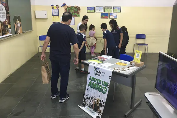 foto-adoção-escolas